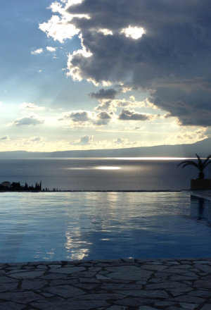 Inspelningar av Mästarnas Mästare och oväder på väg in över Kalamata. Inspelningar av Mästarnas Mästare och oväder på väg in över Kalamata.